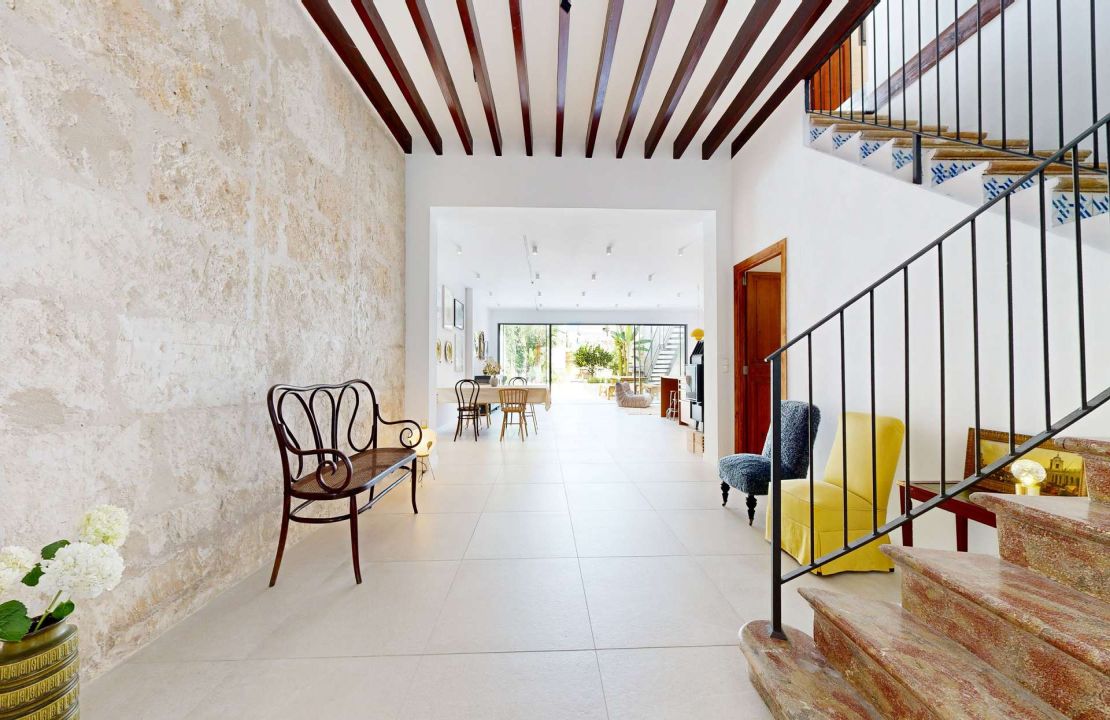 Stunning townhouse in Sa Pobla with large garden, pool and guest house